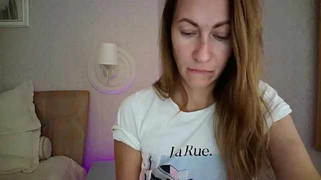 Snapshot of Luna_Hoty chatting on September 21, 2025, 2:57 am Luna Hoty online show from September 21, 2025, 2:57 am