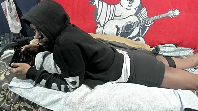 iBreakHeartz online show from December 26, 2024, 2:27 pm