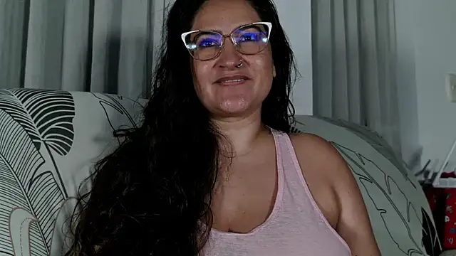 DeesseLuxure online show from April 15, 2026, 5:14 am