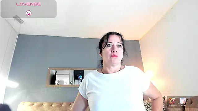Snapshot of LADY_HELLEN chatting on May 27, 2026, 7:00 pm LADY HELLEN online show from May 27, 2026, 7:00 pm