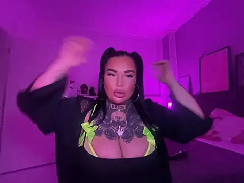 Snapshot of _MelinaCurves_ chatting on January 16, 2025, 6:59 pm MelinaCurves online show from January 16, 2025, 6:59 pm