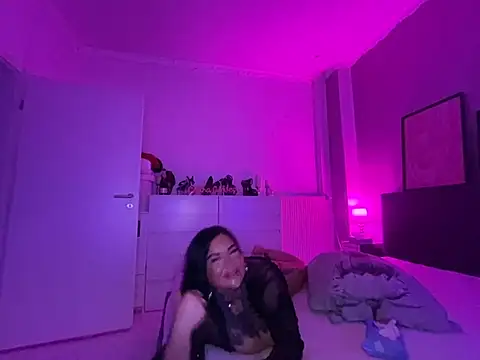 Snapshot of _MelinaCurves_ chatting on January 25, 2025, 1:10 am MelinaCurves online show from January 25, 2025, 1:10 am