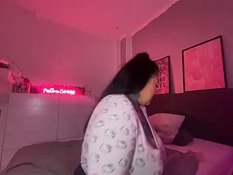 Snapshot of _MelinaCurves_ chatting on February 4, 2025, 9:52 pm MelinaCurves online show from February 4, 2025, 9:52 pm