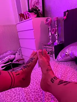 Snapshot of _MelinaCurves_ chatting on November 10, 2025, 9:14 pm MelinaCurves online show from November 10, 2025, 9:14 pm