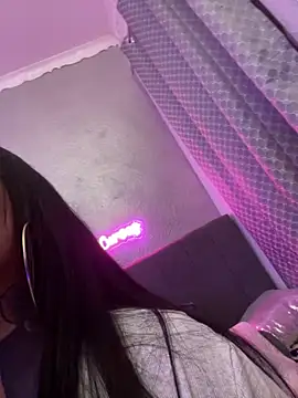 Snapshot of _MelinaCurves_ chatting on November 18, 2025, 10:25 pm MelinaCurves online show from November 18, 2025, 10:25 pm