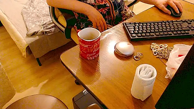 Snapshot of MomJaneSex chatting on February 25, 2025, 9:57 pm MomJaneSex online show from February 25, 2025, 9:57 pm