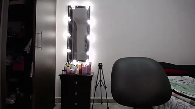 zoe hotxxx online show from February 17, 2025, 5:32 pm