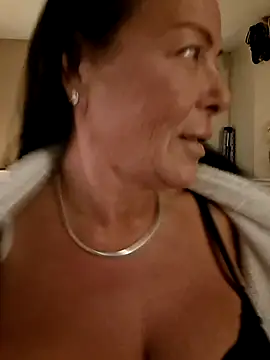 GoKristen online show from October 17, 2025, 4:37 am