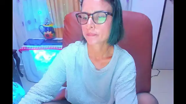 BrianaGarner online show from September 19, 2025, 4:18 pm