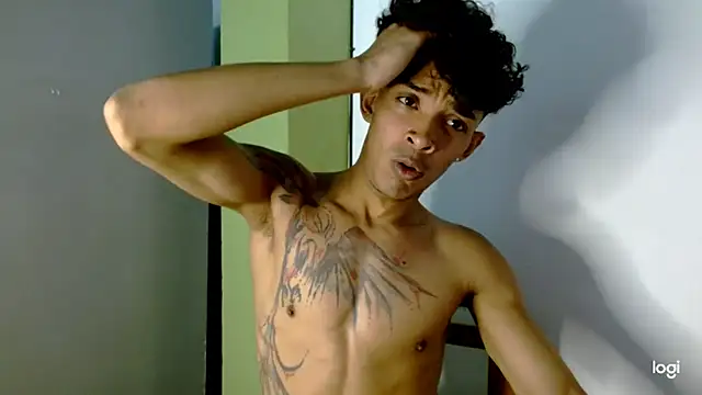  dannyaldana  online show from November 18, 2025, 8:24 pm