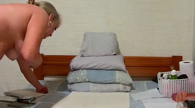 Snapshot of awild_kitten chatting on March 2, 2025, 12:32 pm awild kitten online show from March 2, 2025, 12:32 pm