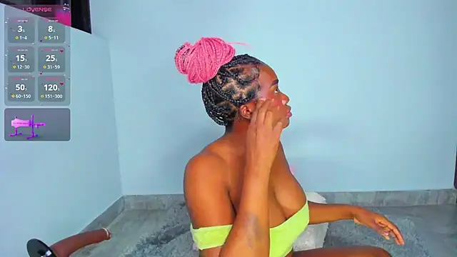 Snapshot of Sofi_Smiley chatting on April 1, 2026, 12:55 am Sofi Smiley online show from April 1, 2026, 12:55 am