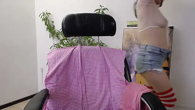 Snapshot of Akira_xx chatting on March 15, 2026, 1:33 am Akira xx online show from March 15, 2026, 1:33 am