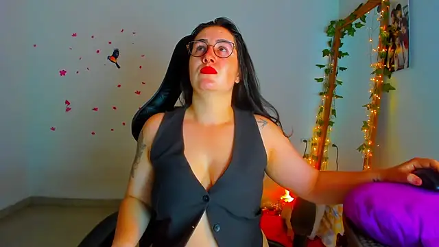 Susan Foxx online show from November 11, 2025, 7:14 pm