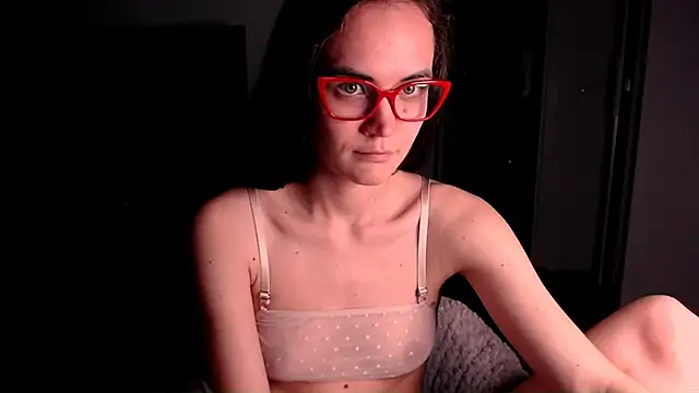 EvelynGG online show from April 12, 2026, 6:57 pm