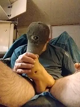 ROBERT0516 online show from November 22, 2025, 5:39 am