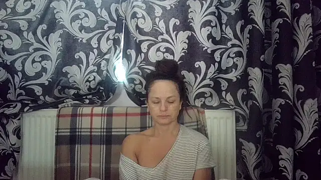 LindaStarS online show from November 6, 2025, 6:36 am