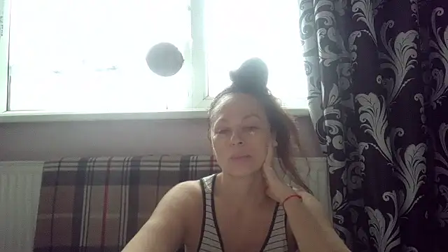 LindaStarS online show from April 2, 2026, 4:43 am