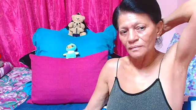 SLUTTYROXY online show from January 7, 2026, 6:43 pm