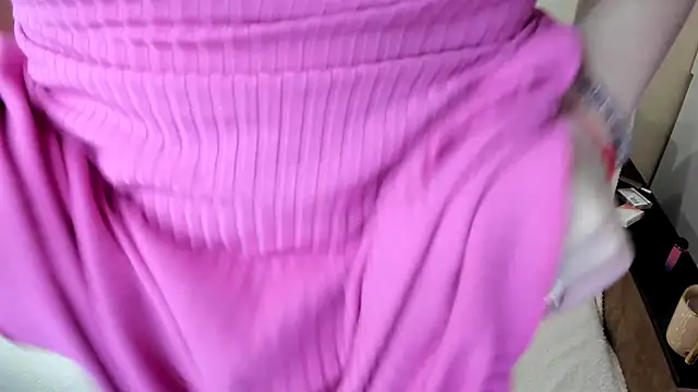 nikkiRyd online show from December 18, 2025, 12:11 pm