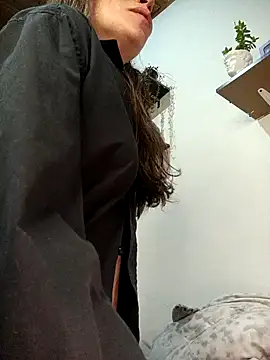 Snapshot of loveuu-bae chatting on January 1, 2025, 9:49 am loveuu-bae online show from January 1, 2025, 9:49 am