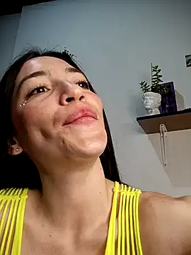 Snapshot of loveuu-bae chatting on January 3, 2025, 12:22 am loveuu-bae online show from January 3, 2025, 12:22 am