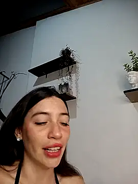 Snapshot of loveuu-bae chatting on January 11, 2025, 12:44 am loveuu-bae online show from January 11, 2025, 12:44 am