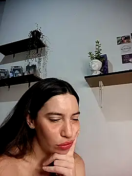 Snapshot of loveuu-bae chatting on January 20, 2025, 12:25 am loveuu-bae online show from January 20, 2025, 12:25 am