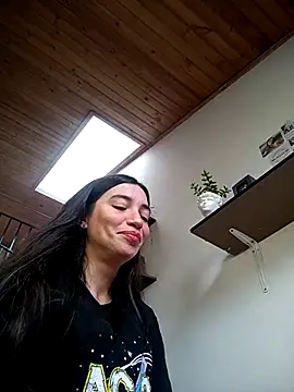 Snapshot of loveuu-bae chatting on February 23, 2025, 10:09 pm loveuu-bae online show from February 23, 2025, 10:09 pm