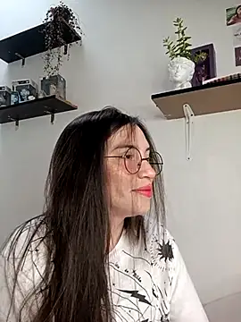 Snapshot of loveuu-bae chatting on March 7, 2025, 10:10 pm loveuu-bae online show from March 7, 2025, 10:10 pm