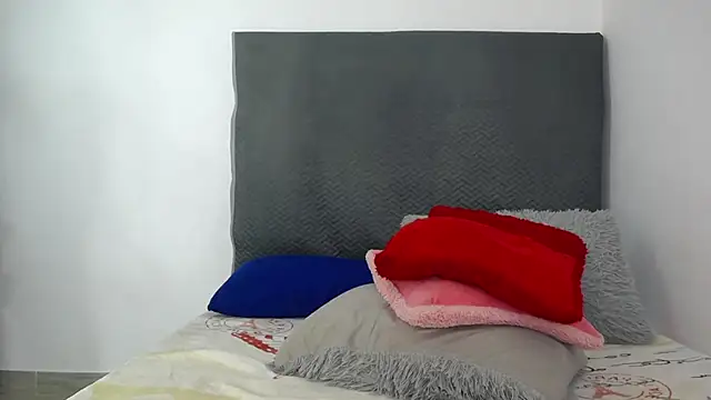 LoraineBigCockTs online show from March 5, 2025, 1:50 pm