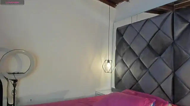 Snapshot of moonsweet1 chatting on November 7, 2025, 11:32 am moonsweet1 online show from November 7, 2025, 11:32 am