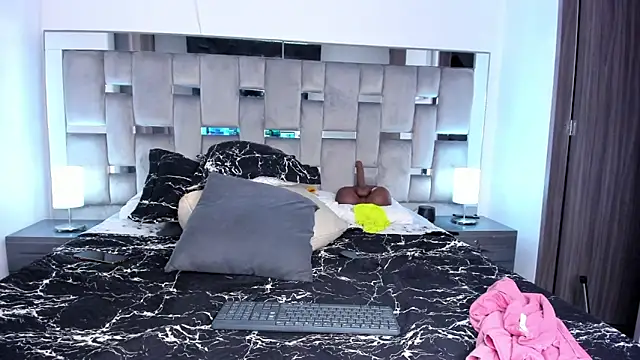 Cammiila online show from March 6, 2025, 10:47 pm