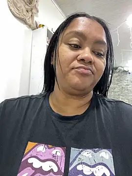 yanza2002 online show from February 10, 2026, 11:20 pm