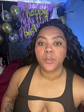 yanza2002 online show from April 4, 2026, 7:44 pm