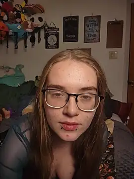 Snapshot of Izzy_Hellbourne chatting on June 19, 2026, 2:38 am Izzy Hellbourne online show from June 19, 2026, 2:38 am