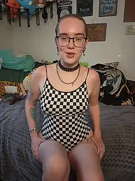 Snapshot of Izzy_Hellbourne chatting on July 16, 2026, 8:59 pm Izzy Hellbourne online show from July 16, 2026, 8:59 pm