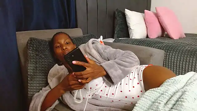 SoftRosee online show from November 7, 2025, 8:20 pm