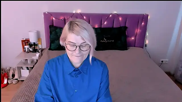 sabrinamacmarren online show from December 14, 2025, 11:26 am