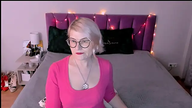 sabrinamacmarren online show from December 21, 2025, 2:46 pm