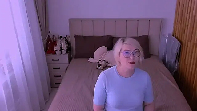 sabrinamacmarren online show from June 11, 2026, 12:47 pm