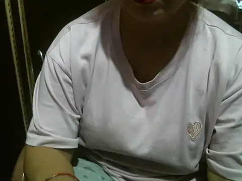 Snapshot of UrsMansi chatting on May 15, 2026, 7:43 pm UrsMansi online show from May 15, 2026, 7:43 pm