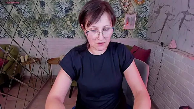 Snapshot of Paris_Cherry chatting on January 6, 2025, 8:18 pm Paris Cherry online show from January 6, 2025, 8:18 pm