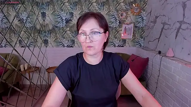 Snapshot of Paris_Cherry chatting on January 6, 2025, 11:20 pm Paris Cherry online show from January 6, 2025, 11:20 pm