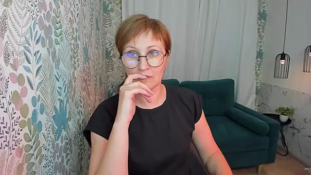 Snapshot of Paris_Cherry chatting on February 20, 2025, 7:19 pm Paris Cherry online show from February 20, 2025, 7:19 pm