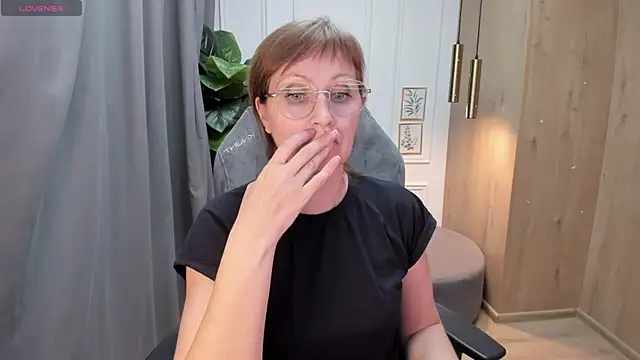 Snapshot of Paris_Cherry chatting on February 23, 2025, 7:49 pm Paris Cherry online show from February 23, 2025, 7:49 pm