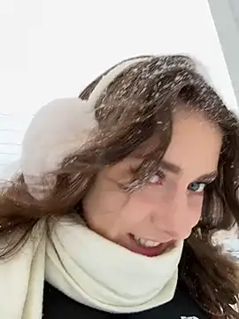 Snapshot of MariiD chatting on December 16, 2024, 9:57 am MariiD online show from December 16, 2024, 9:57 am