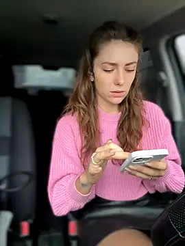 Snapshot of MariiD chatting on October 25, 2025, 6:54 am MariiD online show from October 25, 2025, 6:54 am