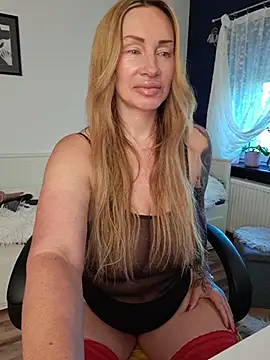 Snapshot of missjenn_x chatting on May 20, 2026, 4:18 am missjenn x online show from May 20, 2026, 4:18 am