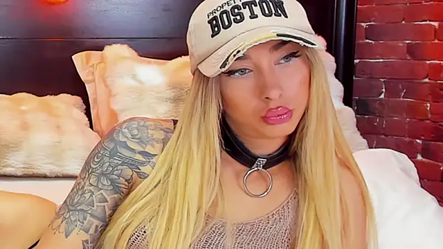 ChristynaRoss online show from April 6, 2026, 7:37 pm